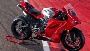 panigale-v4-r-2025-right-front-three-quarter.png