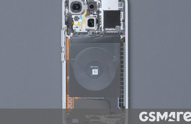 Xiaomi 17 Max gets disassembled on video