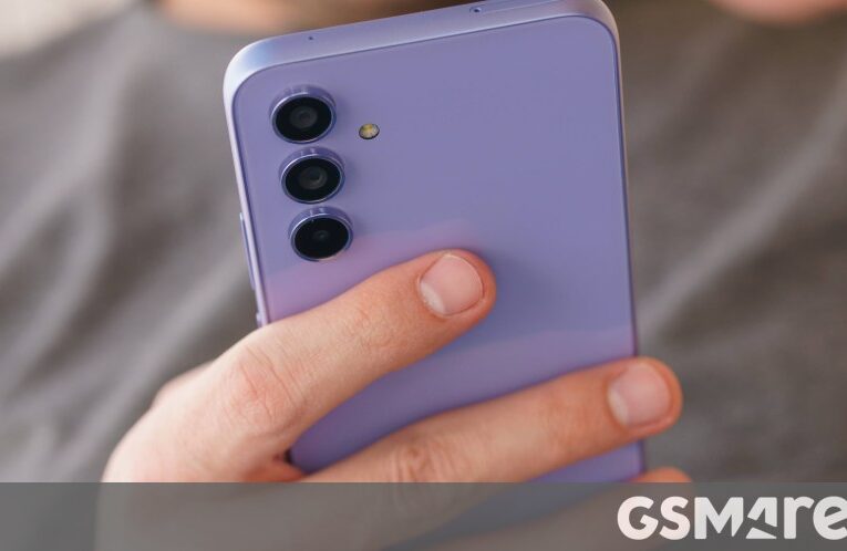 Samsung Galaxy A54 is now receiving the update to One UI 8.5