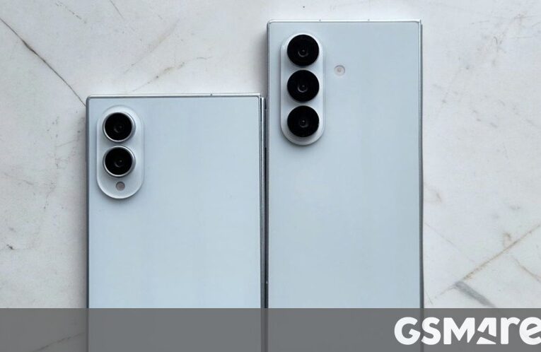 Samsung Galaxy Z Fold8 and Fold8 Ultra’s dummy units appear in side-by-side comparison photos