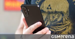 1786690754_gsmarena_000.jpg