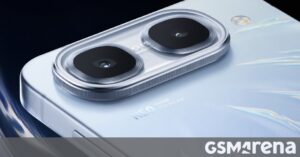 1786803437_gsmarena_00.jpg